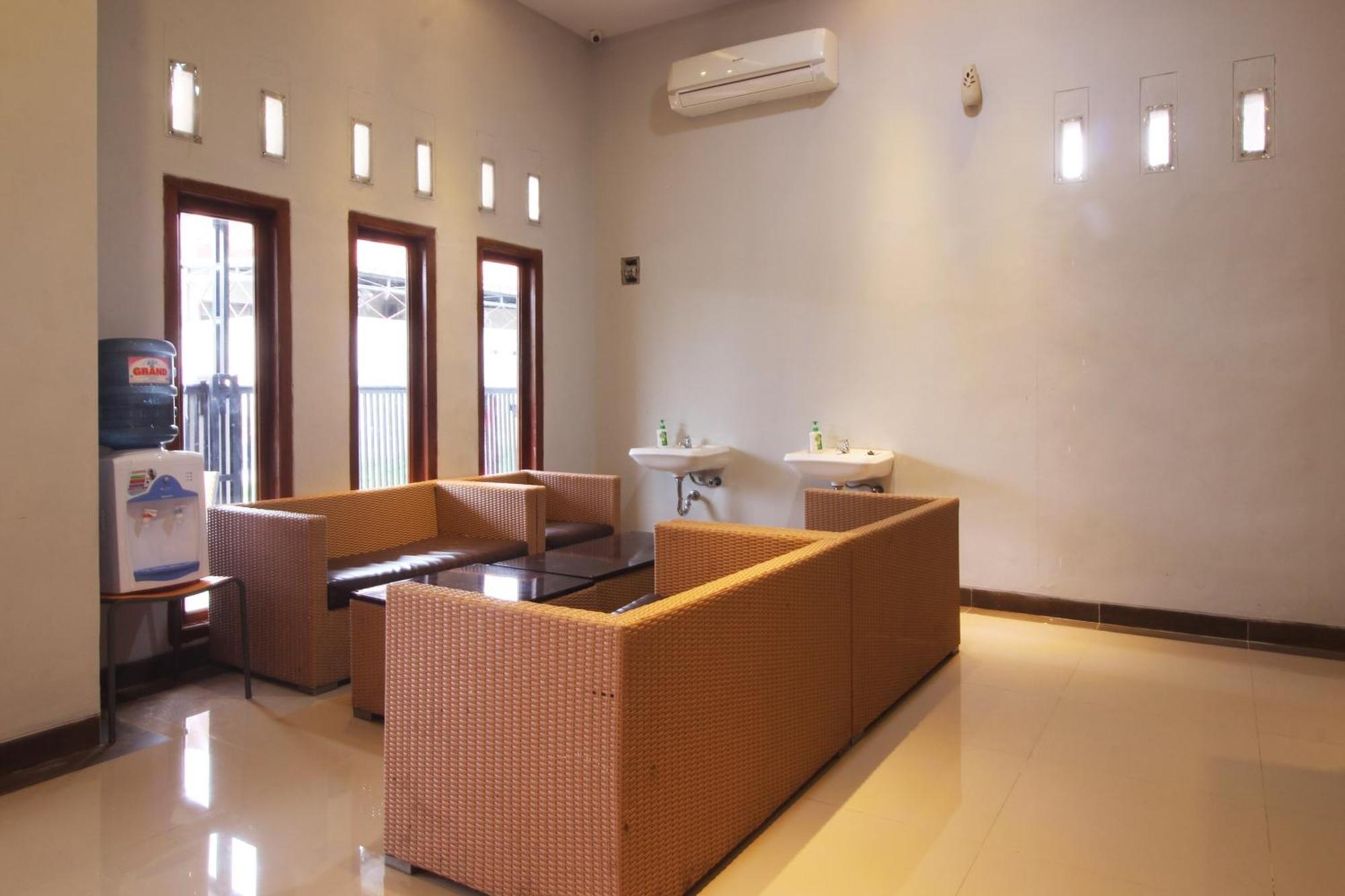 בנדר למפונג Oyo Life 2273 Pratama Homestay מראה חיצוני תמונה